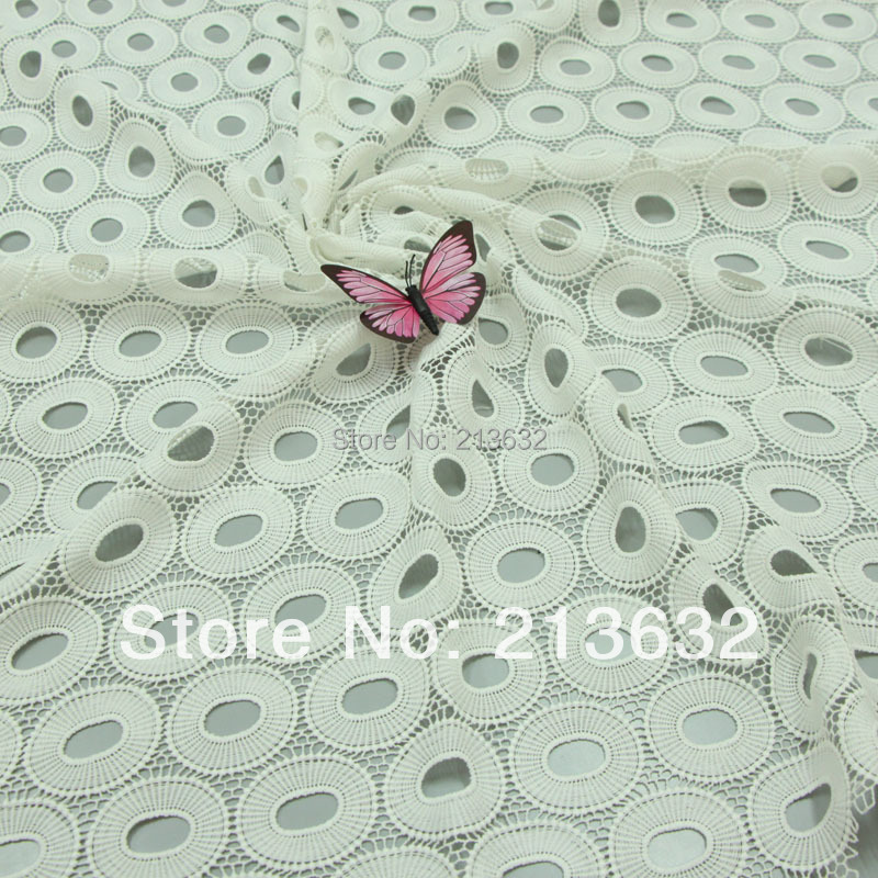 Sewing Eyelet Fabric - Tissu en dentelle brodée à œillets