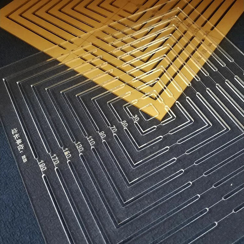Règle acrylique de forme carré - Quilting Ruler Square avis et prix